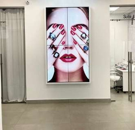 Trgovinska galerija · portret video wall